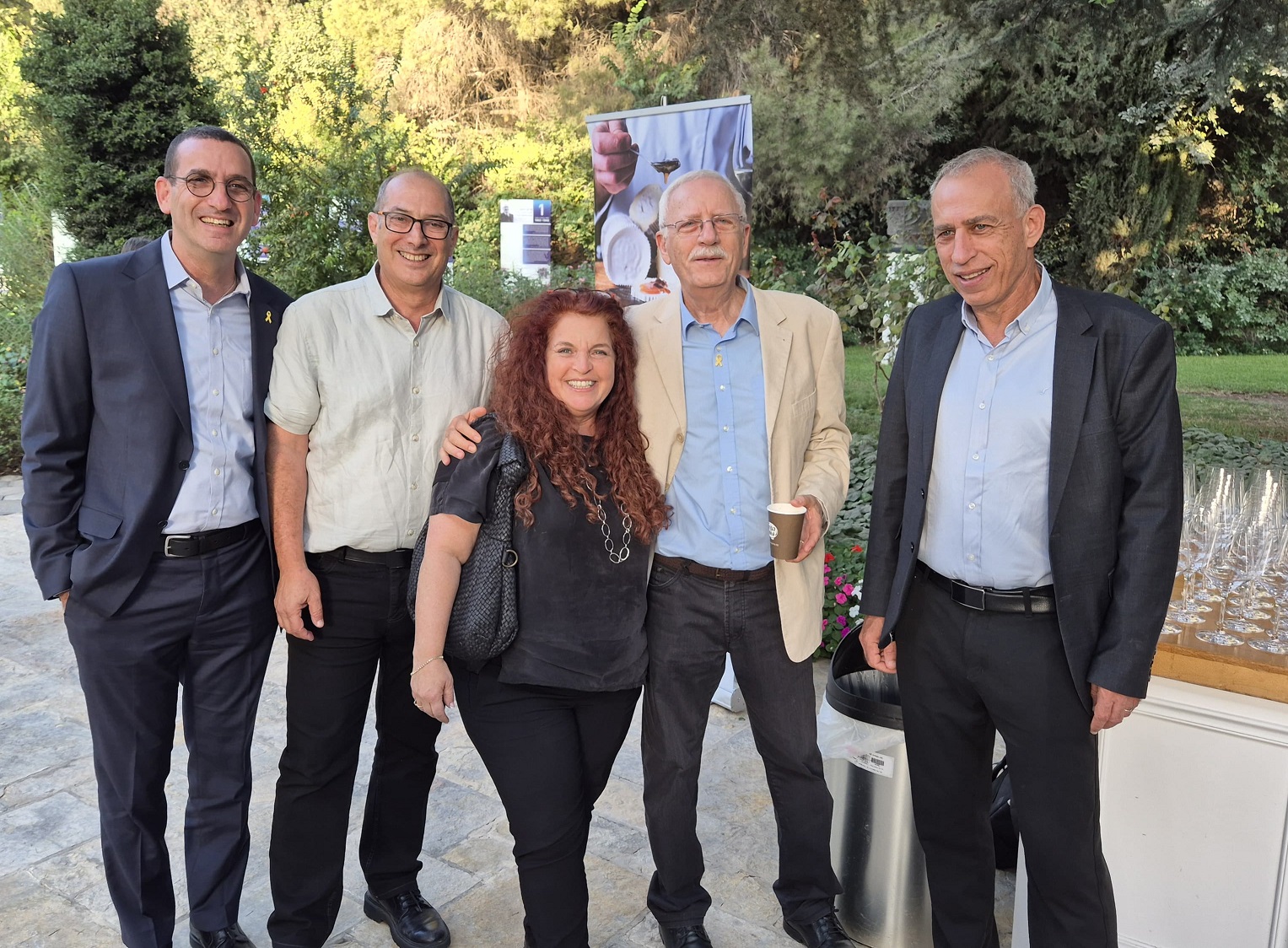 מימין: פרופ' נחמן אש, יו"ר עמותת רעות, פרופ' אבי עורי, ד"ר אורית שטיין רייזנר, מנהלת בית החולים השיקומי רעות תל אביב, ד"ר ארי לאודן, סגן מנהלת בית החולים ומנהל רפואי, עידו שריר, מנכ"ל עמותת רעות