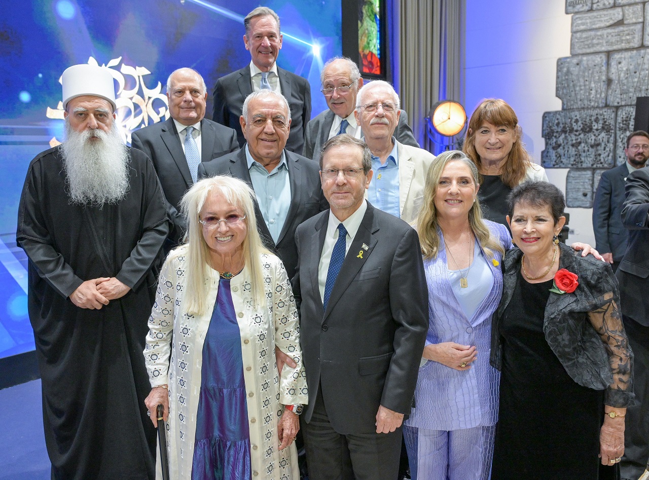 טקס הענקת עיטור הנשיא. הזוכים עם הנשיא. צילום מעיין טואף/ לע"מ