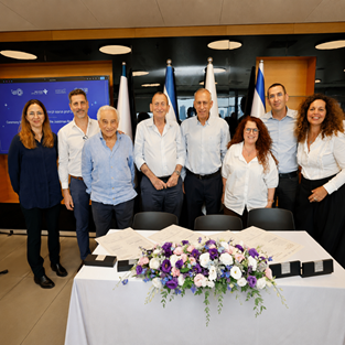 צילום מתוך אירוע לציון התרומה. מימין לשמאל: ד״ר הלה אורן - מנכ״לית קרן תל אביב, עידו שריר - מנכ"ל עמותת רעות, ד"ר אורית שטיין - רייזנר- מנהלת ביה״ח שיקומי רעות ת”א, פרופ' נחמן אש- יו"ר עמותת רעות, רון חולדאי - ראש עיריית תל אביב- יפו ומייסד קרן תל אביב, דניאל חוסידמן - מייסד קרן חוסידמן, יגאל חוסידמן - מנכ״ל קרן חוסידמן וד״ר עינת רונן, עו״ד - משנה למנכ״ל קרן חוסידמן. צילום: גיא יחיאלי